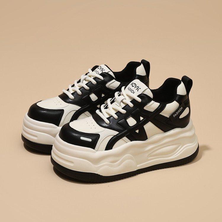 Кожаные белые туфли на толстой подошве женские с увеличением роста на 7 см 2025 осень-зима новая повседневная модная обувь на платформе мягкая подошва туфли-маффины