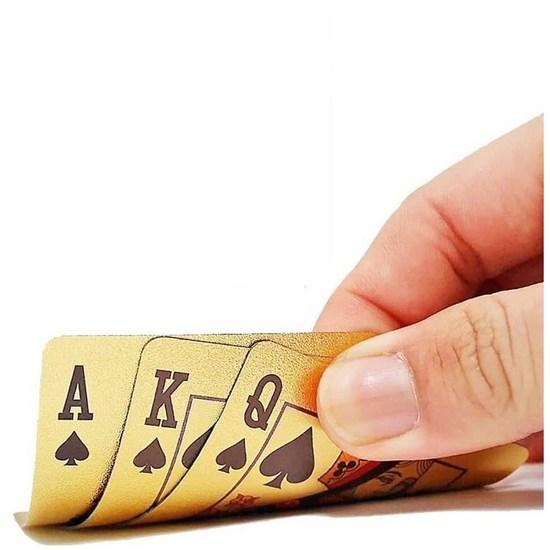 Azletoz [Включает эксклюзивный футляр] 1+1 черная игральная карта + роскошная золотая игральная карта 24 карата (всего 2 водонепроницаемых ромбовидных узора),игра Корея