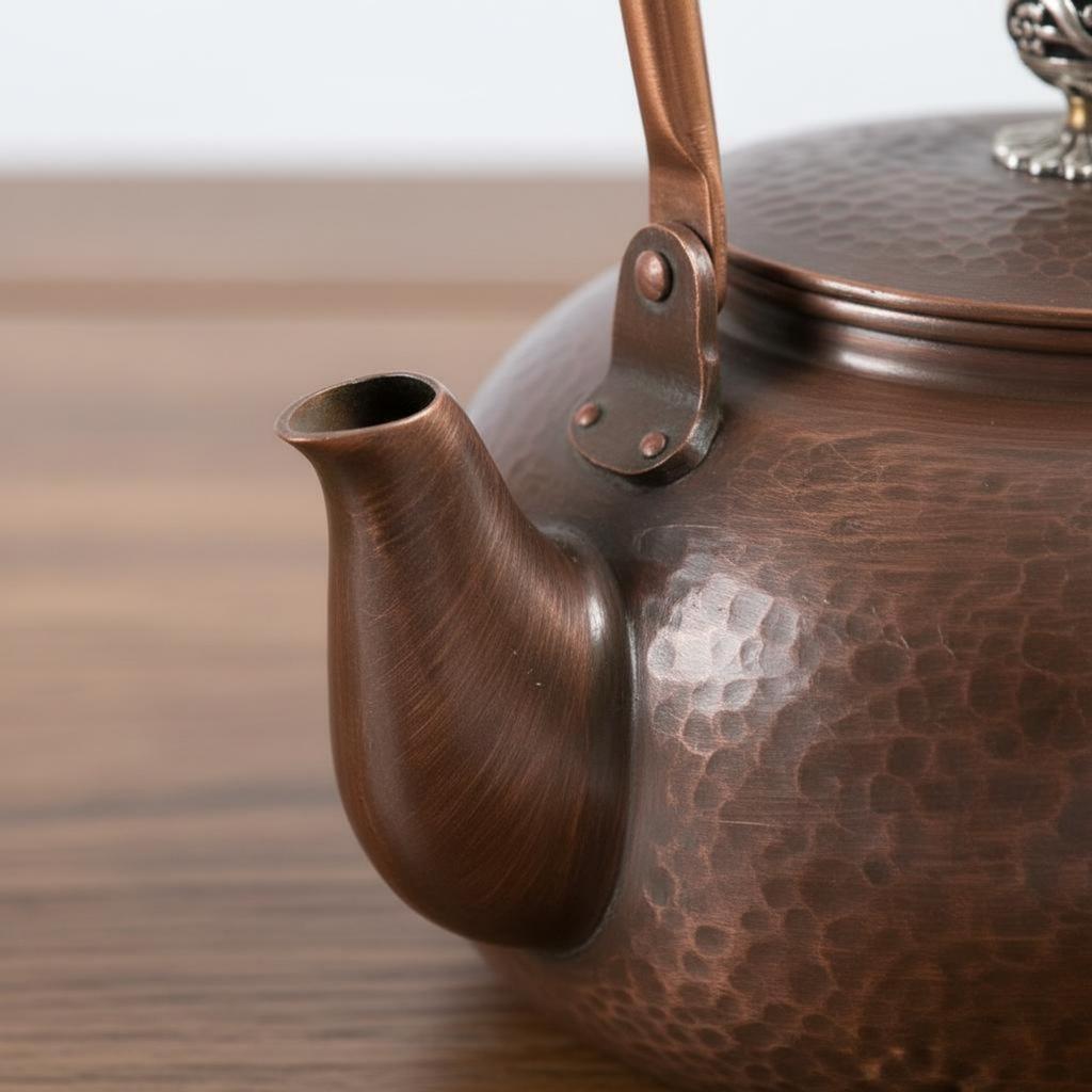 Hammered Copper Teapot Decorative Handmade Copper Kettle Vintage Design Tea Kettle Long-Lasting Stovetop Cookware Wrapped Handle