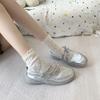 Серебряные туфли Мэри Джейн для женщин, кроссовки, новая мода, повседневная обувь с пряжкой на ремне и бантом, мягкие кожаные туфли на платформе для ходьбы