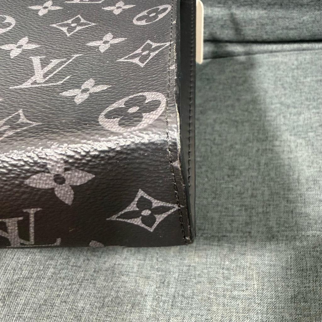 [Б/У] Louis Vuitton Pochette Voyage MM 'Черный холст Monogram Eclipse' - Очень хорошее состояние #1MGIBDF
