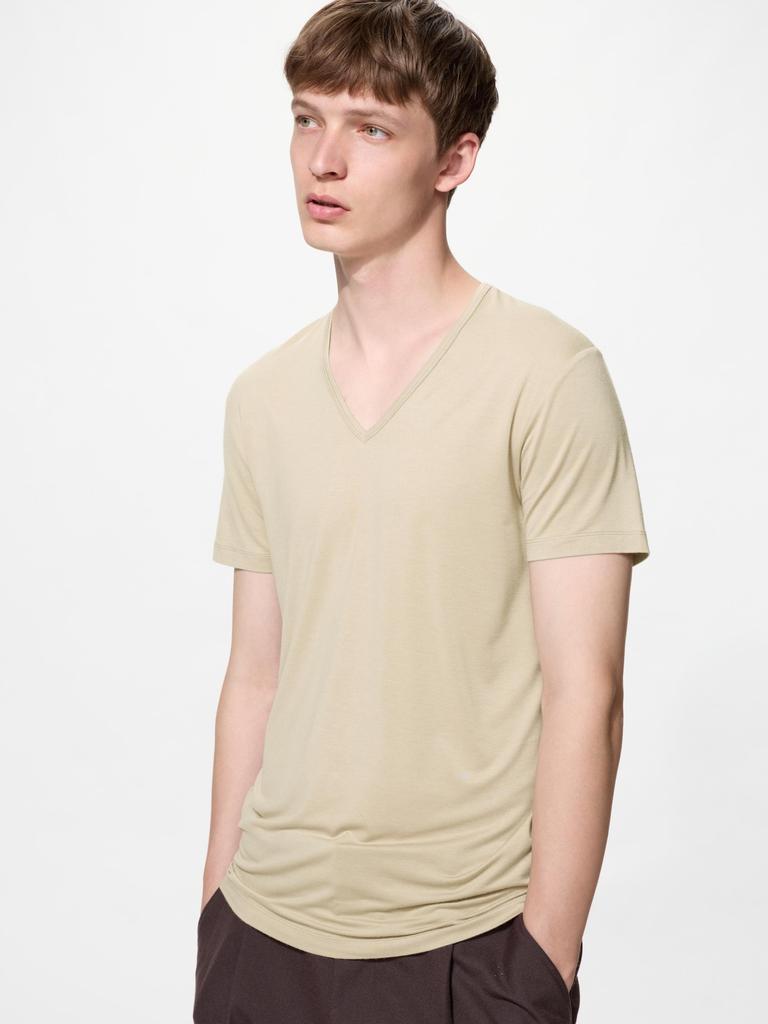 Uniqlo HeaTTech Футболка с V-образным вырезом