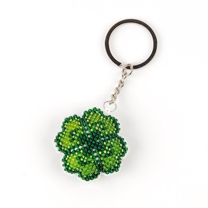 Full Bead Embroidery Keychain: Four-Leaf Clover Cross Stitch Pendant - Lucky Charm for Backpacks