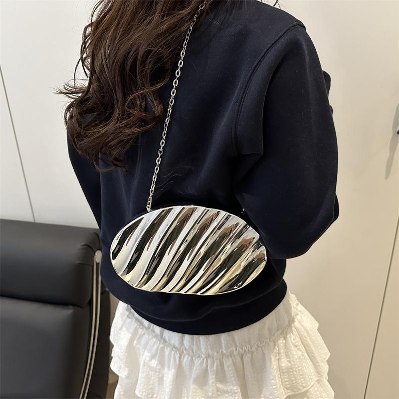 Bags Women's Bag 2025 New European and American Fashion Diamond Versatile Shoulder Shell Bag Personalized Messenger Box Bag