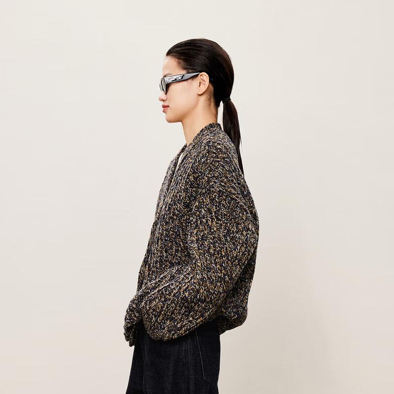 LESS Кардиган с V-образным вырезом из ягнячьей шерсти на осень 2024