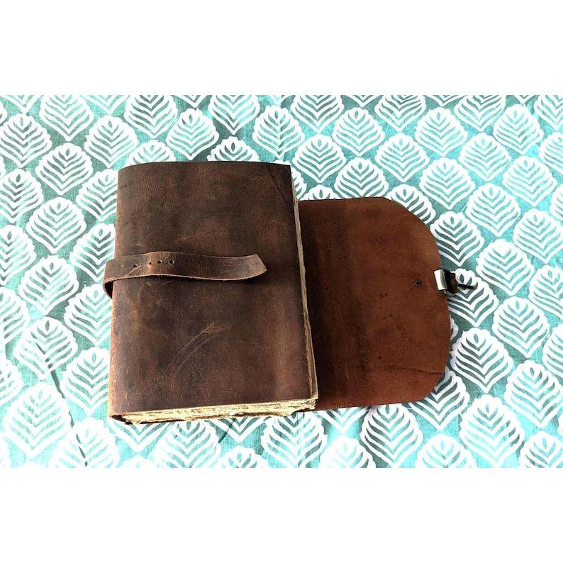 Винтажный кожаный журнал с замком-замком Книга Теней Гримуар Журнал Путешествий Записи Блокнот для рисования Бумага с неровными краями Подарки на годовщину