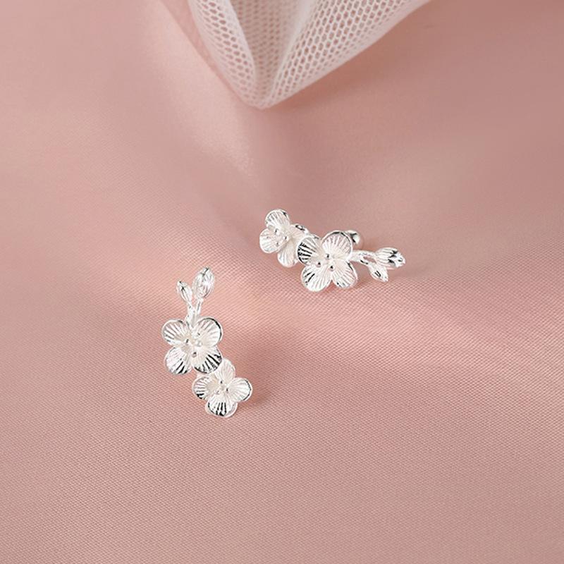 Серьги-гвоздики с матовыми цветами, милые литературные супер-феи, милые девушки, романтические серьги с цветущей вишней, ветки, листья, цветки сливы, серьги-гвоздики