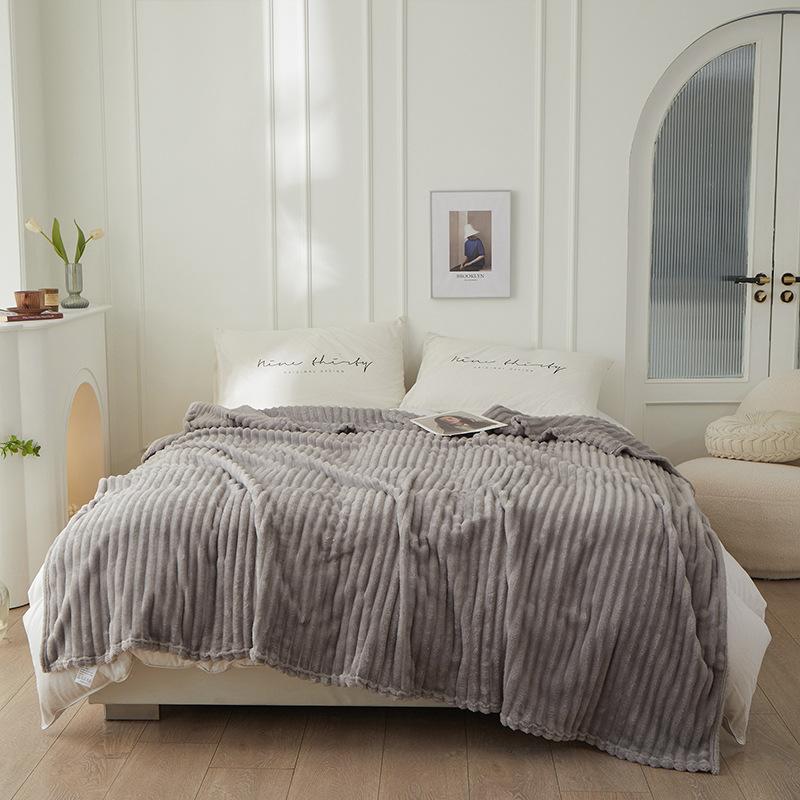 Роскошное толстое молочное бархатное одеяло из шерсти в широкий рубчик, осенне-зимнее толстое одеяло для детского сада и офисное одеяло для сна
