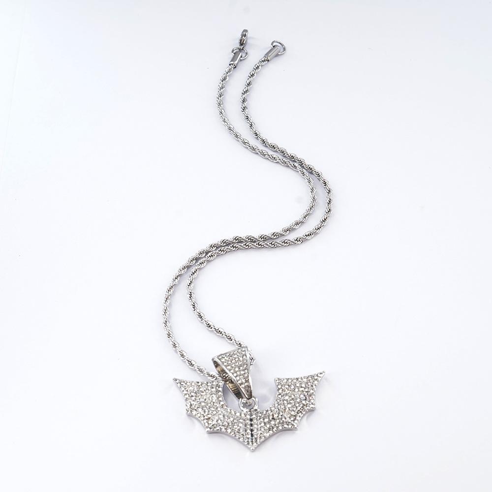 Hip-hop new full-diamond alloy bat-shaped pendant for men's necklace. Trendy and unique accessory for the European and American style.