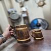 Красивый дизайнерский стилист, пьющий деревянные кружки для пива, набор из 2 штук