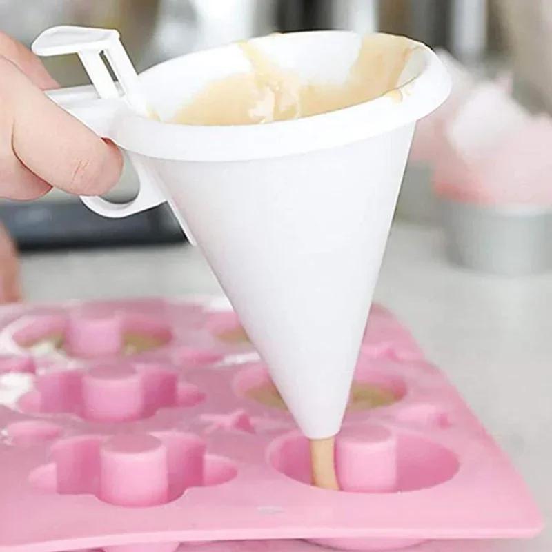 Handheld Batter Dispenser Cup Cake Baking Tool Portion Funnel Cream Frosting Chocolate Separator Measuring Cup Pastry Dispenser