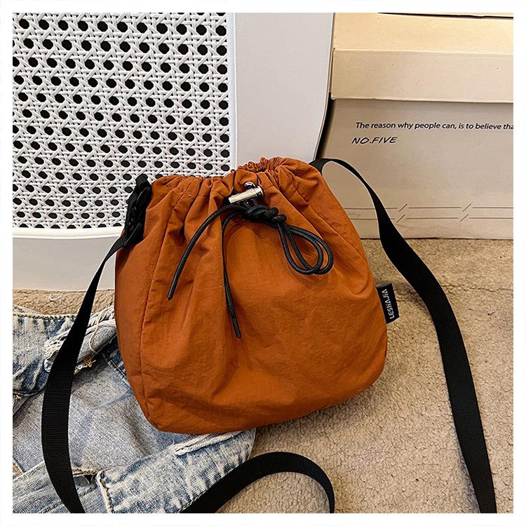 Сумки женские студенческие сумки-ведра легкие спортивные и для отдыха сумки через плечо большой емкости