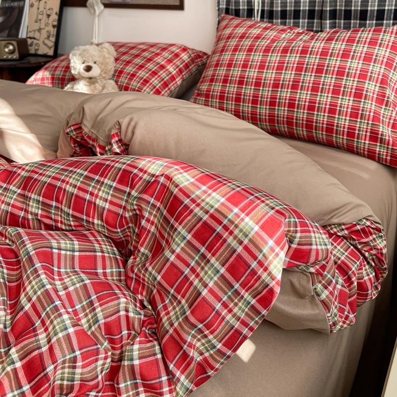 Three-piece striped checkered down quilt set, including a down quilt cover and a pair of pillowcases (without filling), suitable