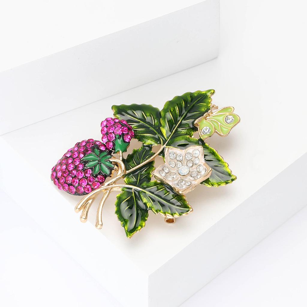 Summer Fresh Alloy Rhinestone Butterfly Strawberry Brooch Cute Exquisite Ladies Clothing Corsage Ornament Fruit Pin