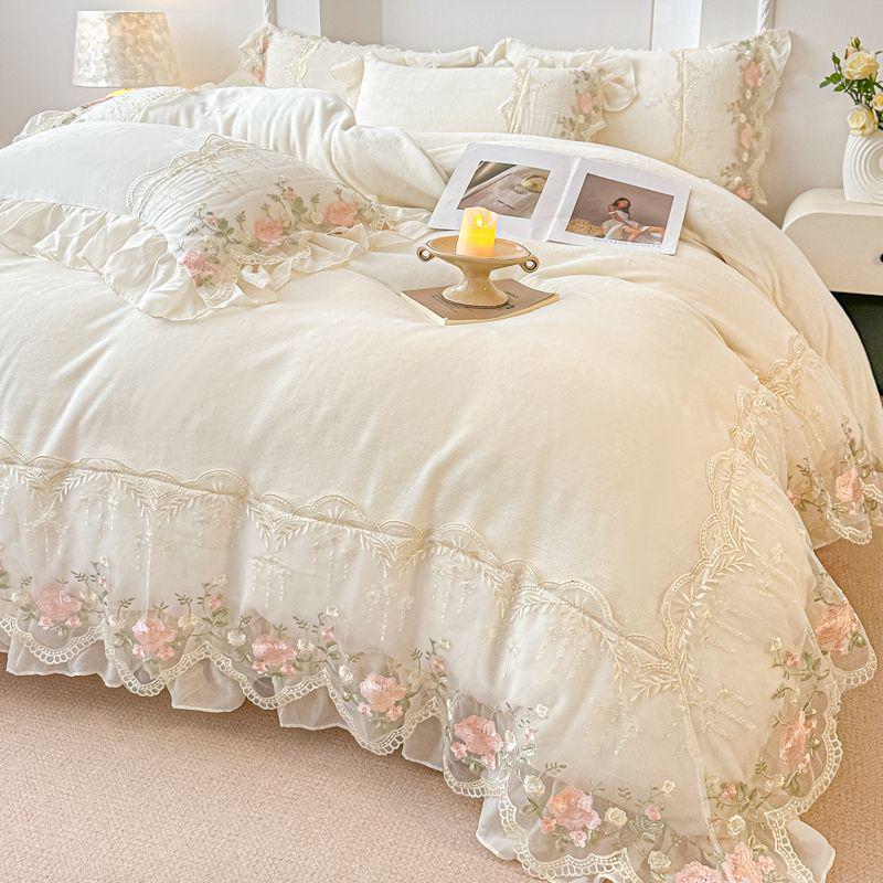 Корейский принцессный комплект из 4 предметов из молочного бархата с кружевной отделкой: Антистатичные простыни и пододеяльник из кораллового флиса