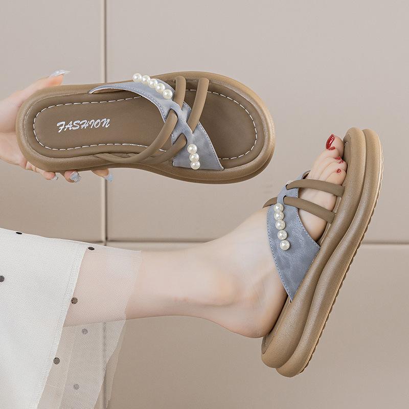 Женские тапочки на толстой подошве с жемчугом высокой ценности для ношения 2025 лето новый сказочный стиль с юбкой удобные шлепанцы-однословки для девушек
