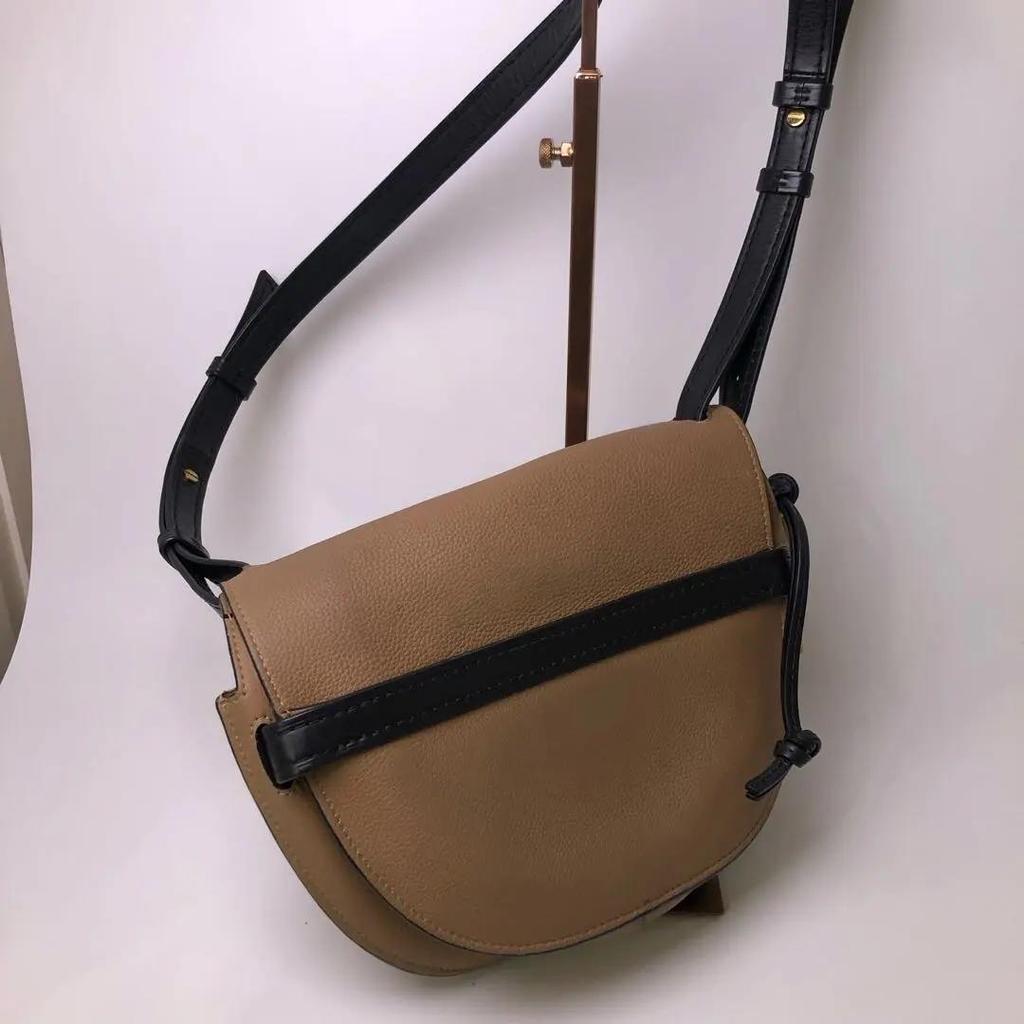 [Pre-Owned] Gate Small Brown Leather Crossbody Bag - Excellent #D0TJ4O