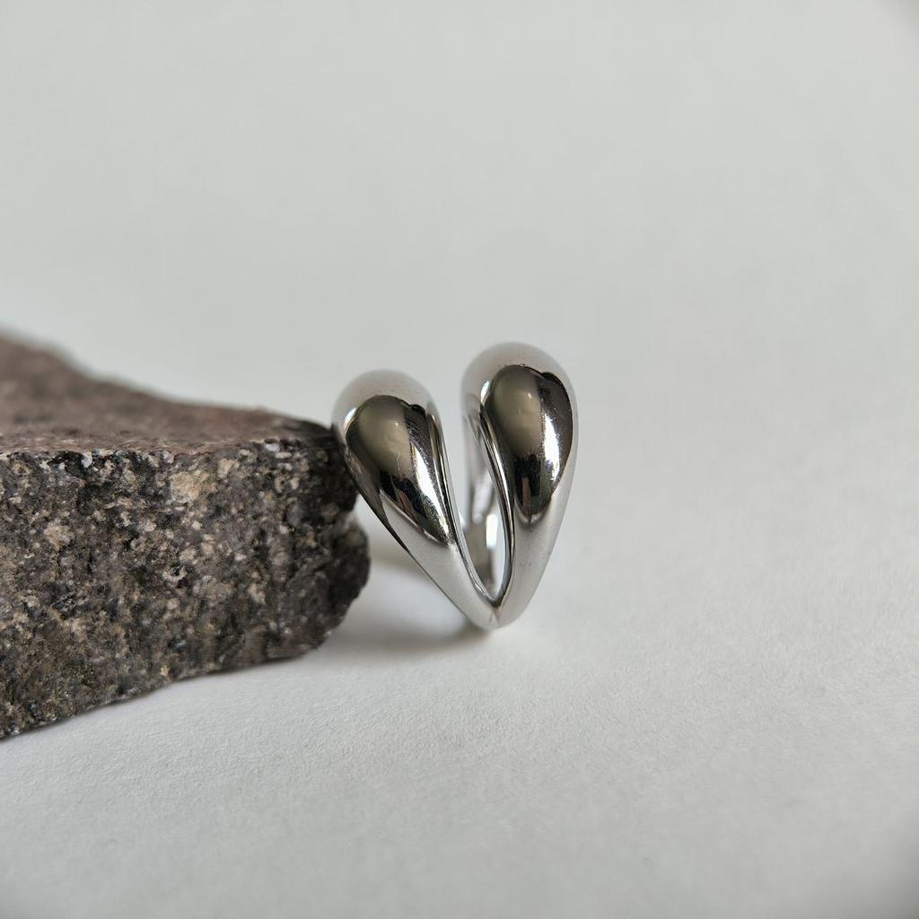 Серебряное кольцо с без камней, вес изделия 7,43 гр (2185963)