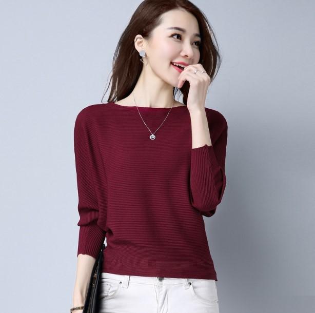 Женский однотонный свитер с короткими рукавами и длинным трикотажным низом на весну и осень