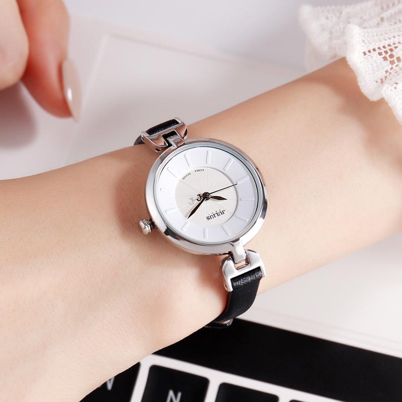 Authentic women's watchKorean style simple and fashionable leather strap, small dial, student women's watch, high-end selection.