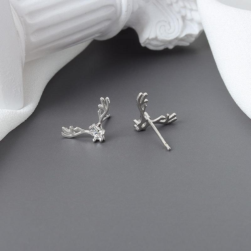 Minimalist Christmas Antler Stud Earrings For Women Small Delicate Fresh Temperament Versatile Cold Jewelry