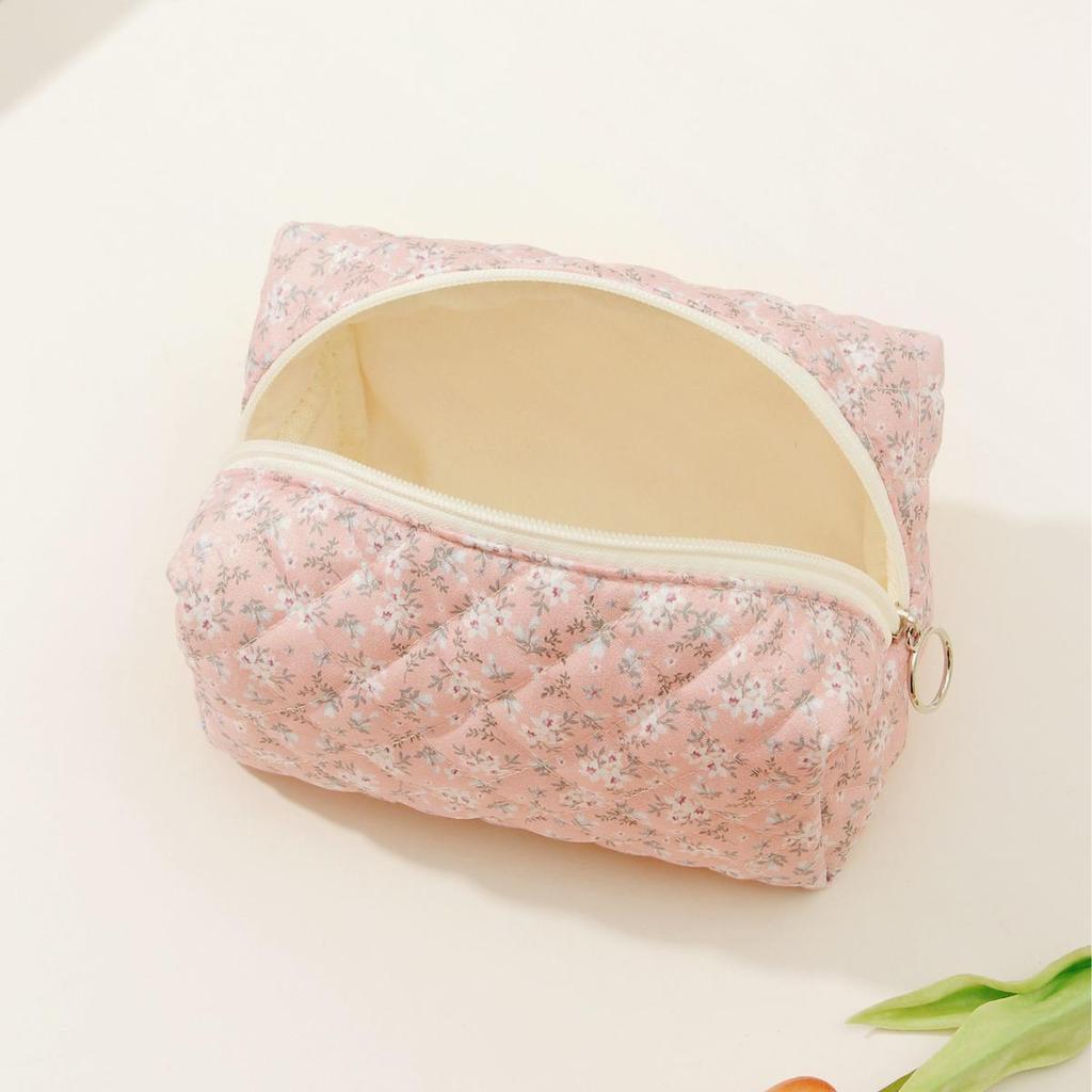 Косметичка Berg Floral из стеганого хлопка - милый дорожный принт с мелкими цветами