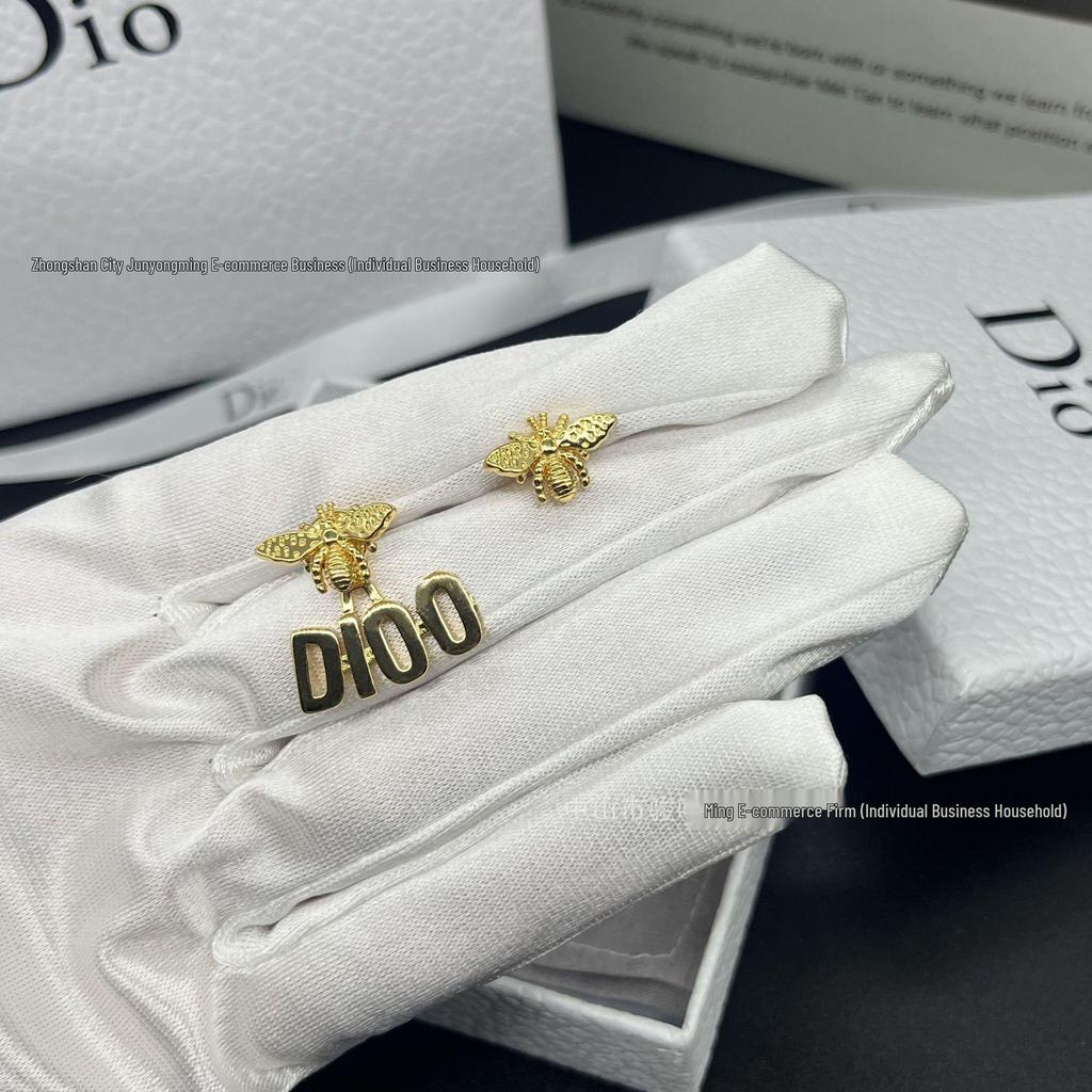 Асимметричные серьги 'Золотая пчела' для женщин: Уникальный дизайн