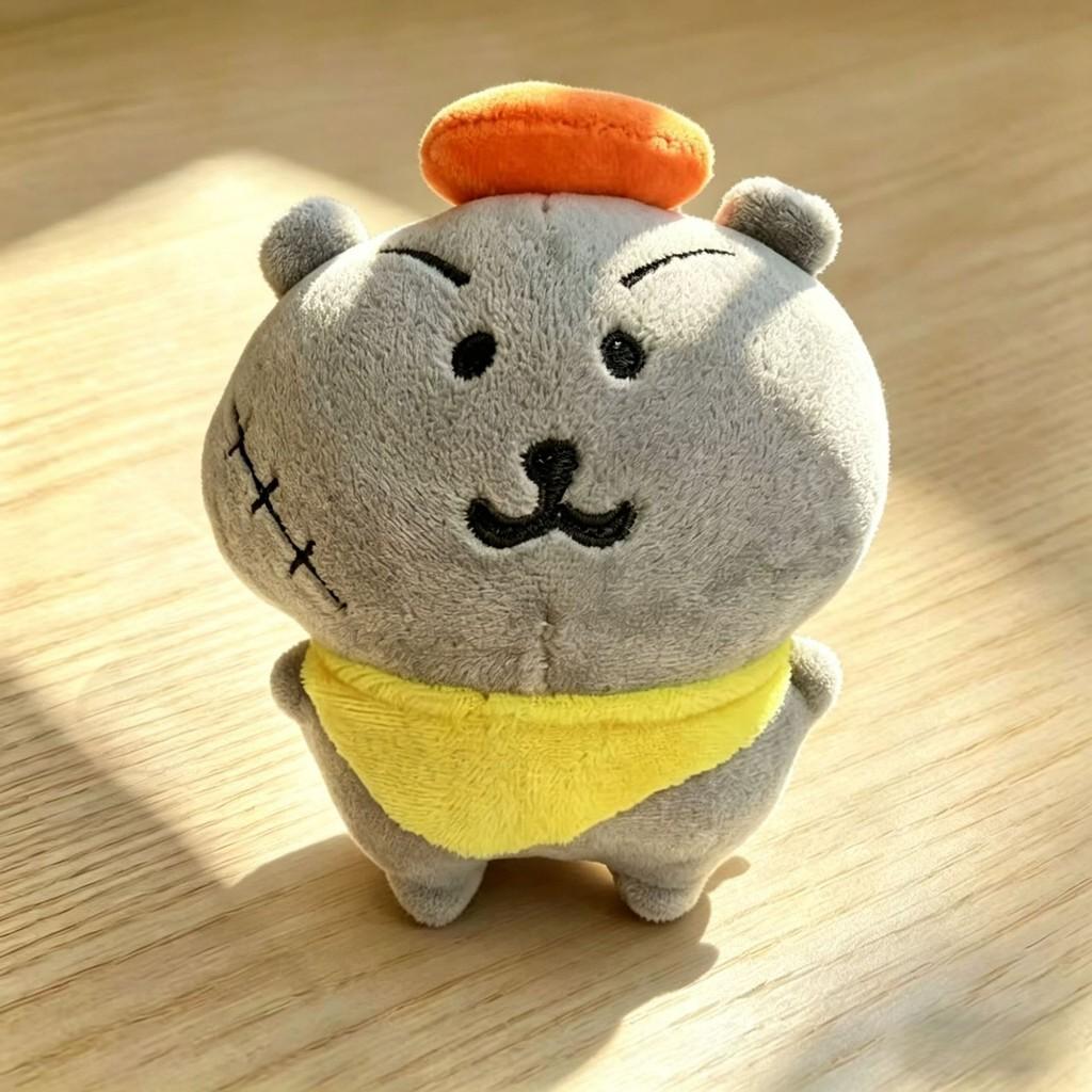 Плюшевая игрушка-медведь с самоиронией из коротковорсового материала для декора рюкзака