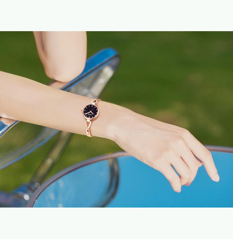 Модные женские часы с маленьким циферблатом и сетчатым ремешком - Стильный и универсальный дизайн для студентов.