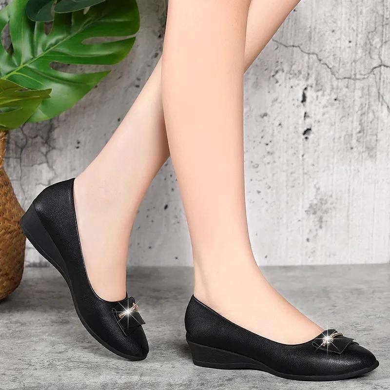 Women's Spring Summer Slip-on PU Single Shoes Solid Color Large Size Wedge Heel Doudou Shoes Lightweight Mother Casual Work Shoes