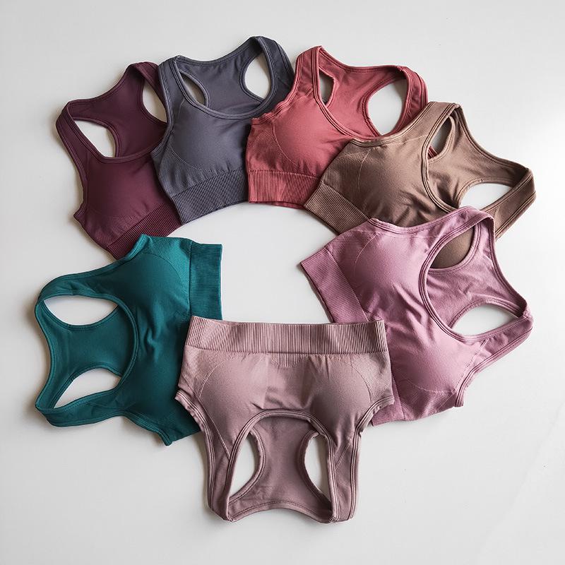 Бесшовный нейлоновый комплект для йоги и фитнеса с эффектом подтяжки бедер