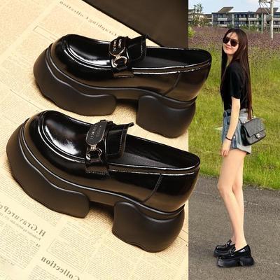 Женские лоферы на платформе ZDW5520-2 со скрытым каблуком и металлической пряжкой - издание Лето/Осень 2024.