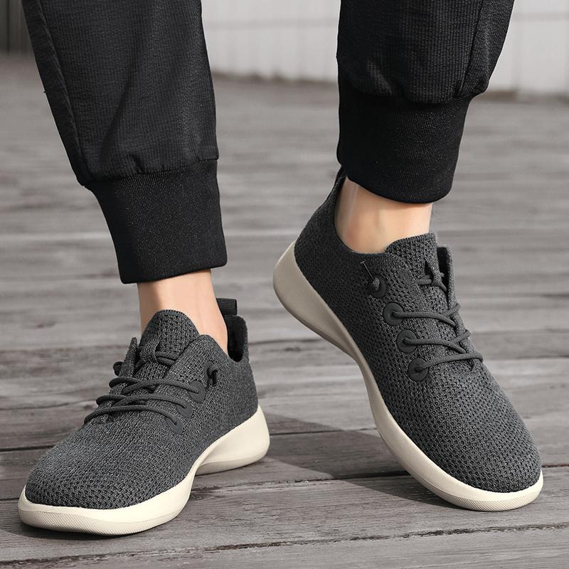 Ultra-light,breathable,lightweight and Comfortable Casual Walking Shoes,for Both Men and Women.One-piece Sports and Casual Shoes