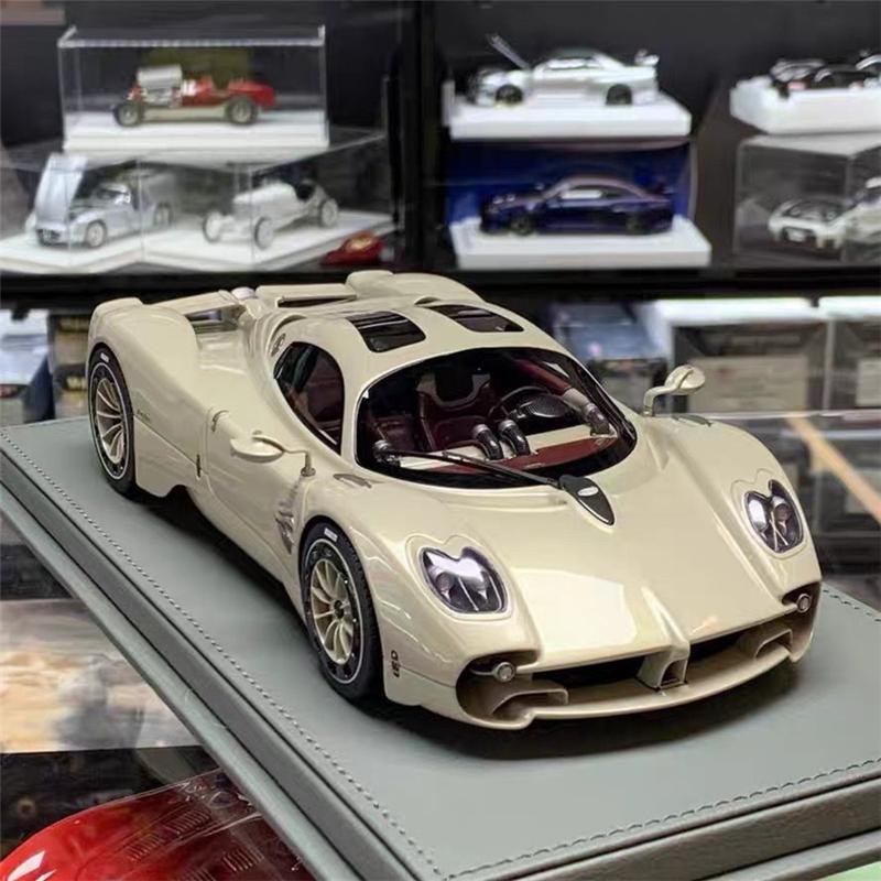 1/32 Pagani Utopia Металлическая модель спортивного автомобиля Литье под давлением Металлические гоночные автомобили Модель Симуляция звука и света Детская игрушка Подарок