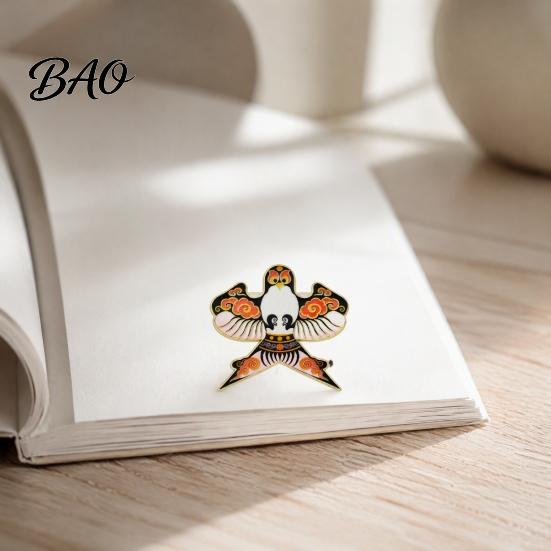 Decorative Metal Lapel Pin Chinese Style Paper Kite Brooch, Enamel Butterfly Goldfish Swallow Durable Badge Badge, for Clothing Scarves and Bags Coat
