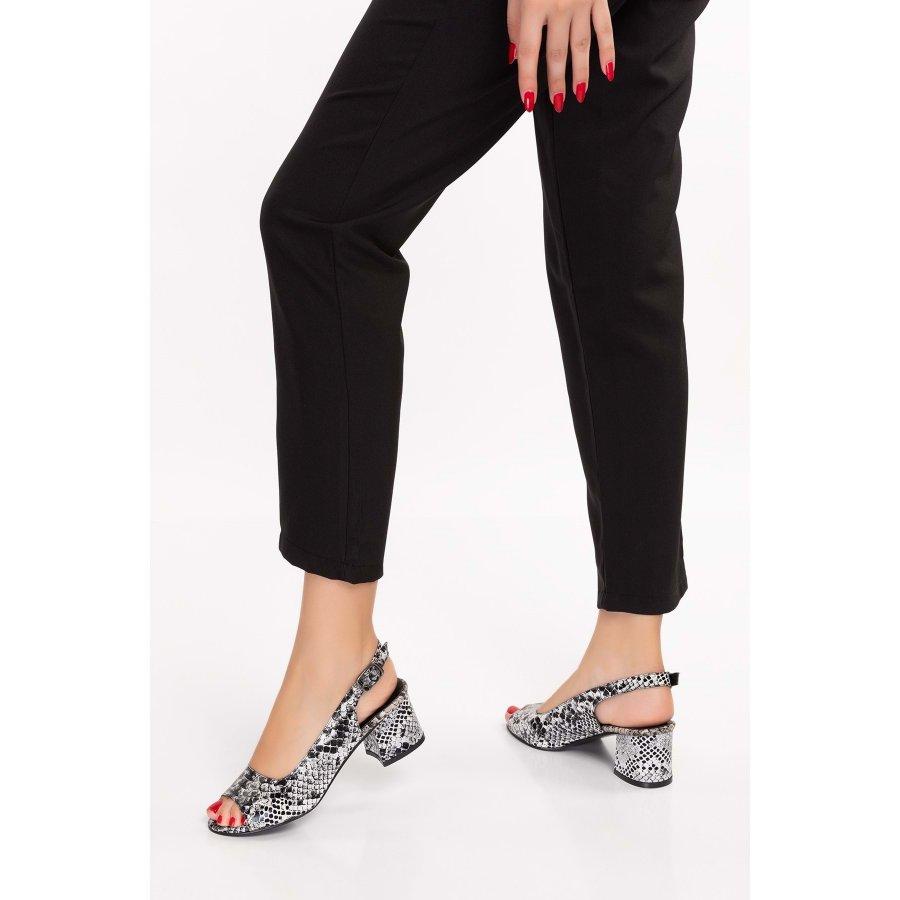 Женские босоножки на среднем каблуке из натуральной кожи