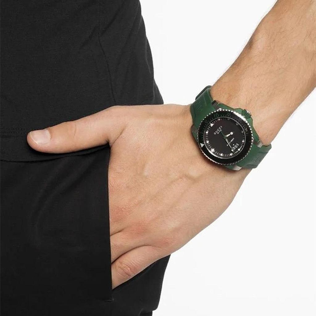 Gucci YA136310 Dive мужские часы с черным циферблатом