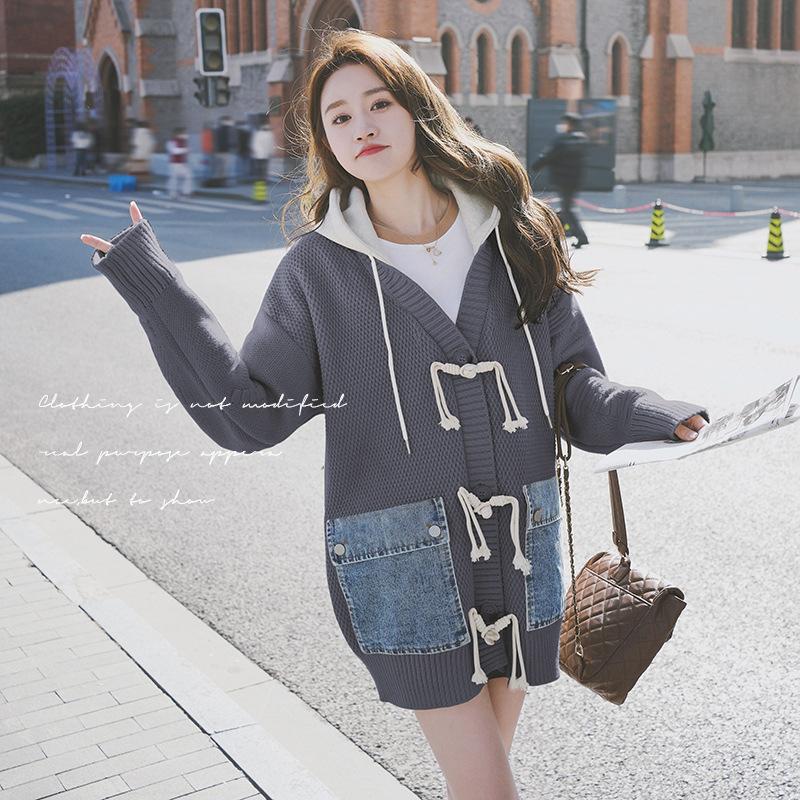 Популярная джинсовая трикотажная кожаная куртка с роговыми пуговицами ранней весны, женская свободная куртка с капюшоном большого размера