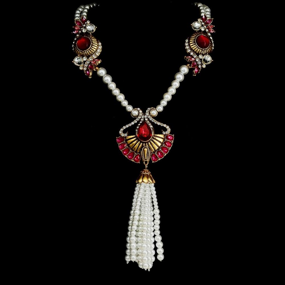 A Vintage Womens Necklace with a Zirconium Rose Fan and Pearl Tassels in Qingdao Style