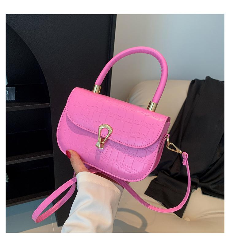 Корейская версия простая и модная.. В этом году популярными сумками являются сумки-мессенджеры и маленькие сумки-мессенджеры 2024 года.