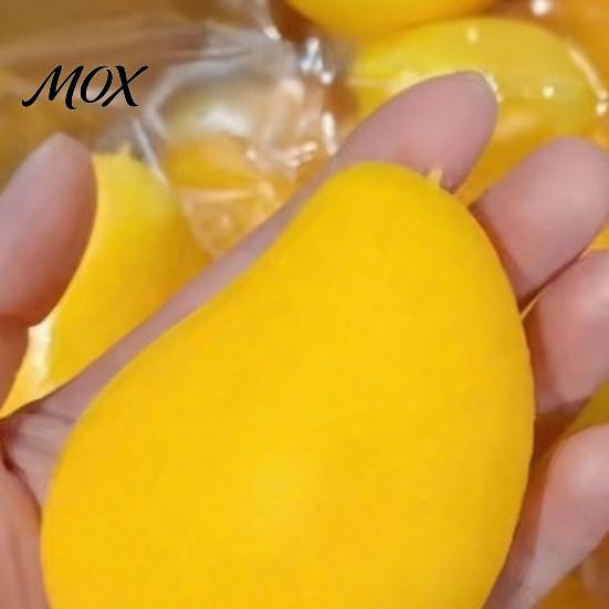 Temperature Sensitive Fidget Toy 1/2Pcs Color Changing Fruit Squeeze Toy, Simulated Mango Stress Relief Anxiety Hand Toys Slow Rebound Strawberry