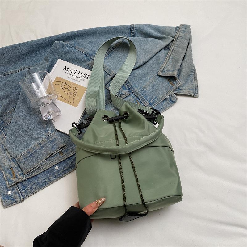 Large-capacity casual bucket bag women's 2025 new casual messenger bag foreign personality lightweight shoulder armpit bag