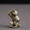 Vintage Brass Monkey Taking Peach Craft Personalized Key Chain Pendant Desktop Ornament Miniature Fitting Decoration P2204