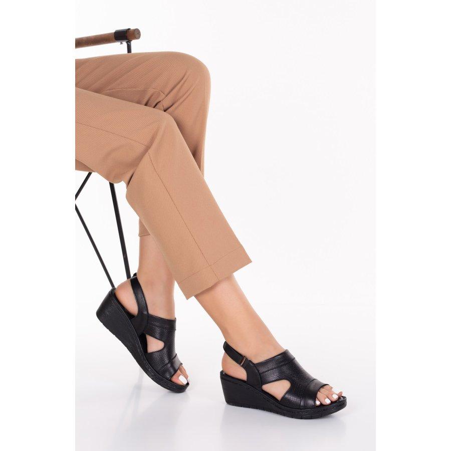 Женские повседневные босоножки на танкетке из натуральной кожи