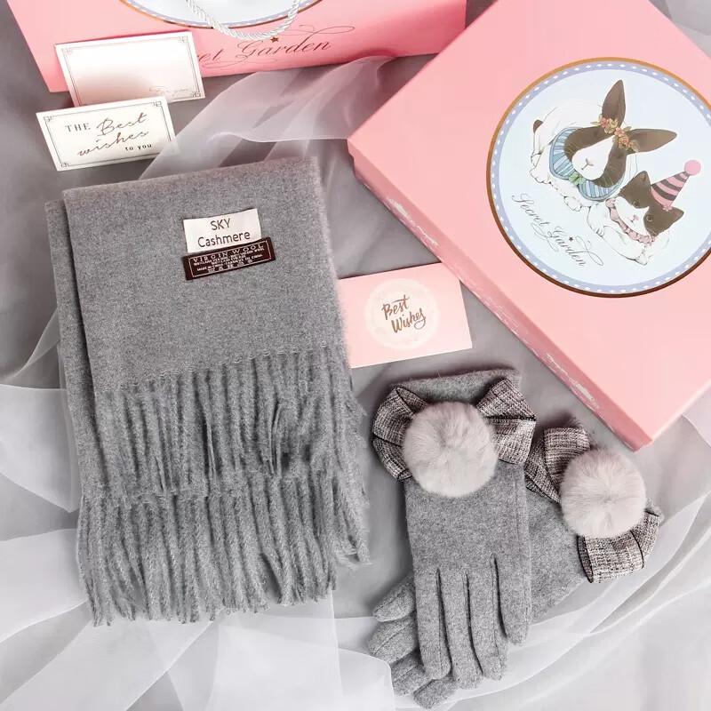 Women's Touchscreen Plush Lined Gloves & Scarf Gift Set