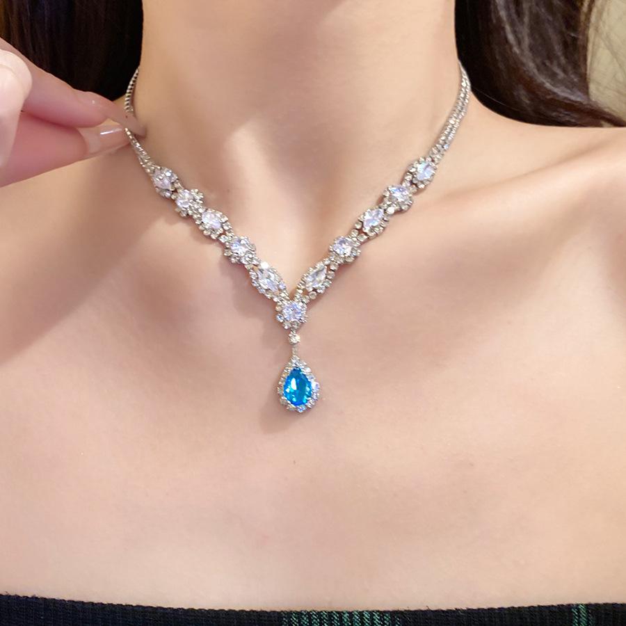 Серебряное ожерелье «Хрустальные слезы» с подвеской-каплей циркона - Элегантная модная цепочка на ключицу