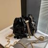 Осенняя новая блестящая вечерняя сумка модная универсальная высокая чувственность нишевый дизайн сумка-ведро на плечо через плечо