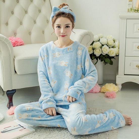 Women's Long-Sleeve Flannel Pajamas - Cute Cartoon Coral Fleece Set for Fall & Winter