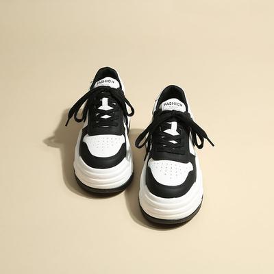 Женская обувь из кожи с внутренней платформой, весна 2025, новая универсальная обувь на толстой подошве, маленького человека, черно-белые маффины, белые туфли, женские кеды