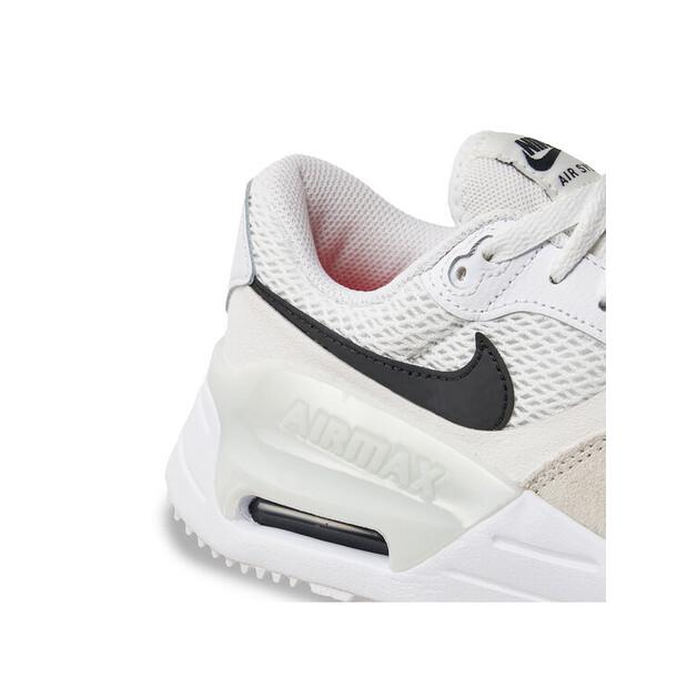 Nike DM9538 100 White Sneakers
